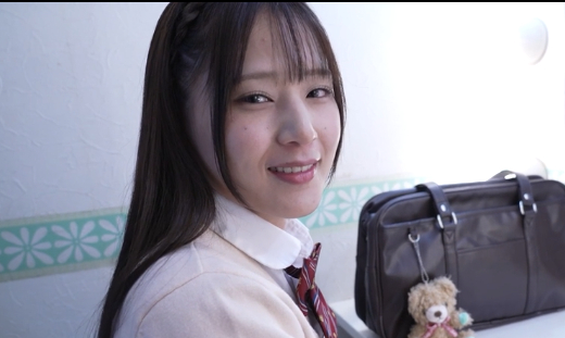 ロング黒髪の清楚美少女系グラビアアイドルさんがえっちな着エロ撮影