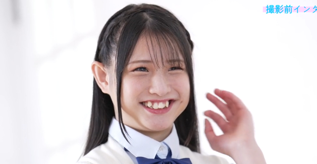 八重歯がキュート♪な十代フレッシュグラドルさんの笑顔が眩しい